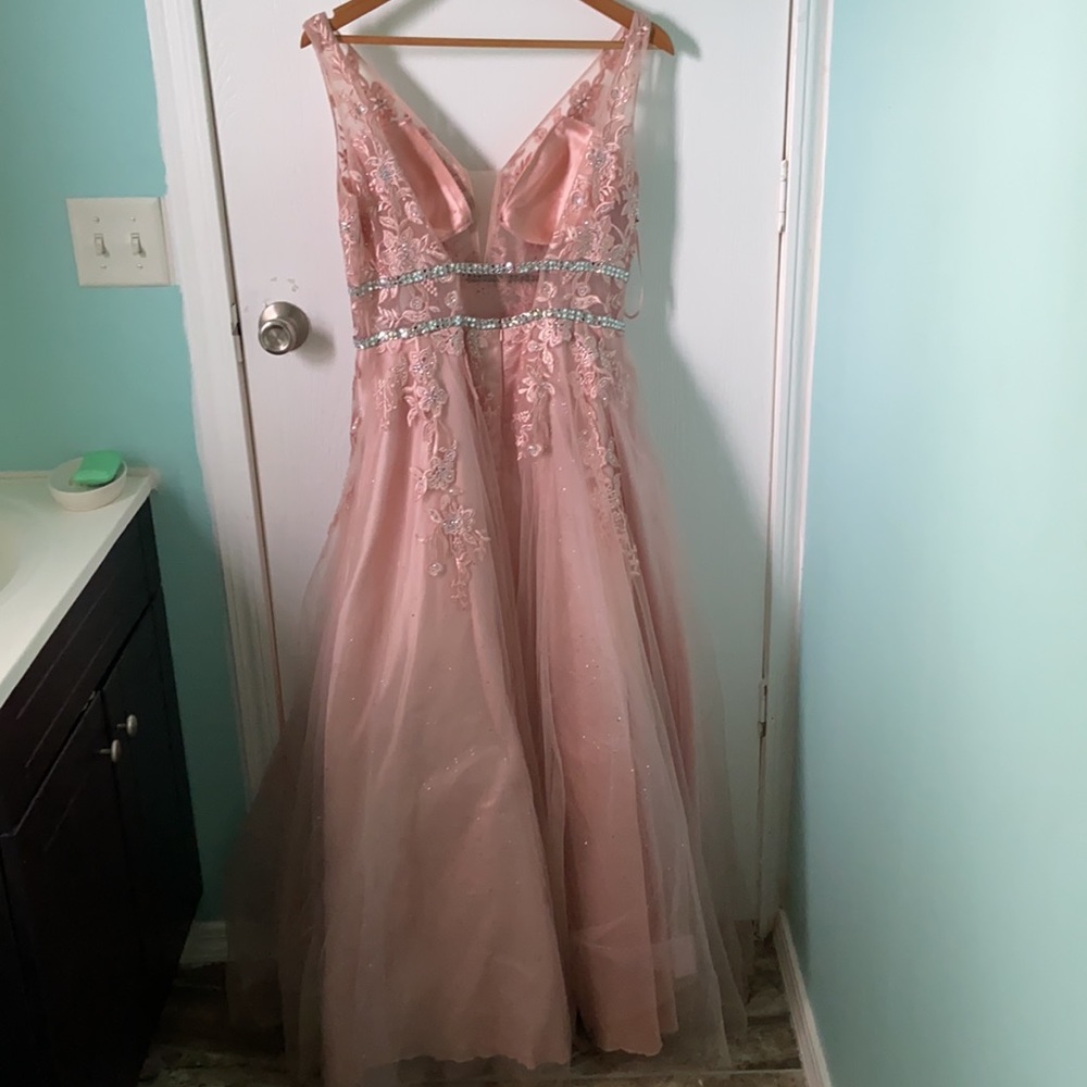 Long Gown - Picture 4 of 4